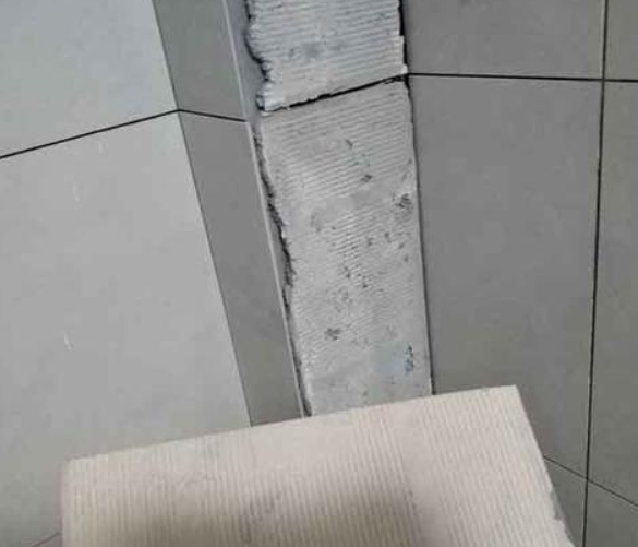 高淳瓷砖空鼓维修公司分享下厨房瓷砖脱落的补救措施。
